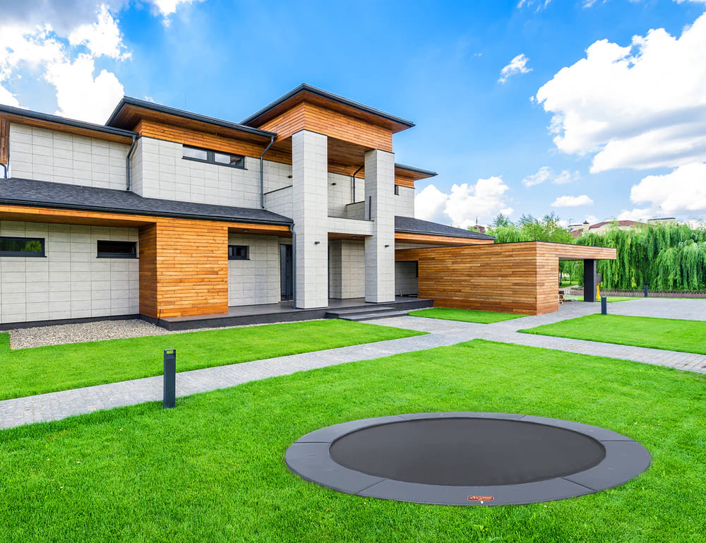 Benefits of Weather-Resistant Round Trampolines