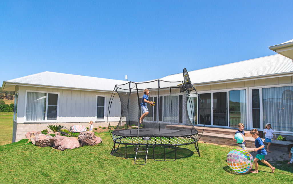 Springfree® Medium Oval Trampoline